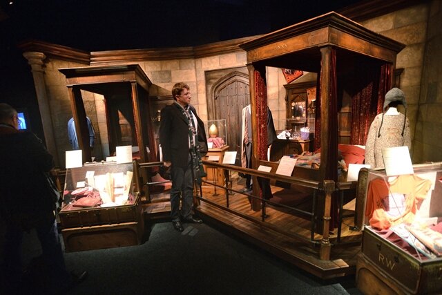 <p>
	<span class="Text">Auch die Einrichtung von Harry <span class="Query_Highlighted_Words">Potters</span> Schlafzimmer in Hogwarts ist am Abenteuermuseum &quot;Odysseum&quot; in Köln zu sehen.</span></p>
