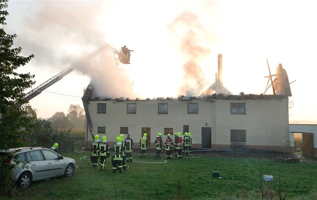 <p>
	Am frühen Freitagmorgen ist in einem Wohnhaus in Schweikershain ein Feuer ausgebrochen.</p>
