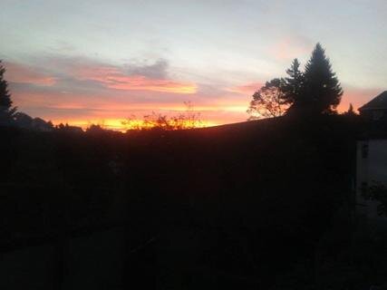 <p>
	Sonnenaufgang in Lößnitz</p>
