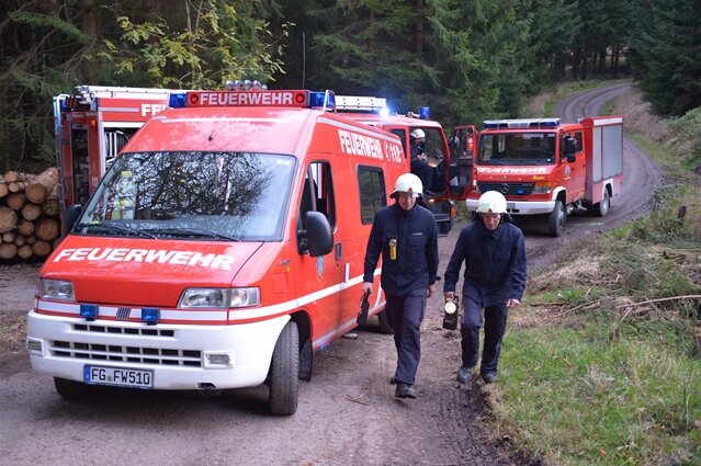 <p>
	Durch den Unfall trat eine unbekannte Menge an Öl aus dem Fahrzeug aus und lief in den Waldbach.</p>
<p>
	&nbsp;</p>
