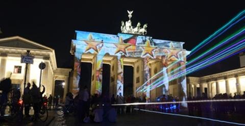 <p>
	Bunt angestrahlt wird im Rahmen des Festivals am Freitag unter anderem das Brandenburger Tor und ...</p>
