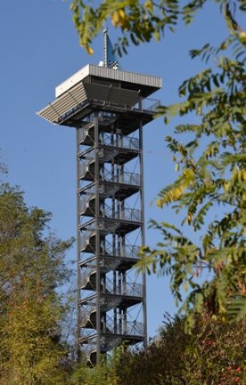 <p>
	Der Aussichtsturm &quot;Meurostolln&quot; in Hörlitz (Brandenburg) aufgenommen am 20.10.2014 bietet in 27 Meter Höhe einen Ausblick auf das frühere Kohleabbaugebiet.</p>
