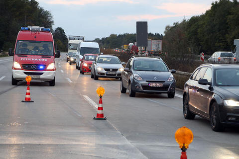 <p>
	Die Fahrzeuge stauten sich vor allem im Berufsverkehr auf bis zu 15 Kilometern Länge bis zum Dreieck Nossen zurück, wie ein Sprecher der Autobahnpolizei in Dresden sagte.</p>
<p>
	&nbsp;</p>
