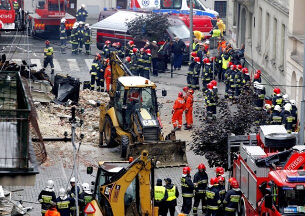 <p>
	Bei einer Gasexplosion im polnischen Katowice sind am Donnerstagmorgen ersten Angaben zufolge sechs Menschen verletzt worden.</p>
