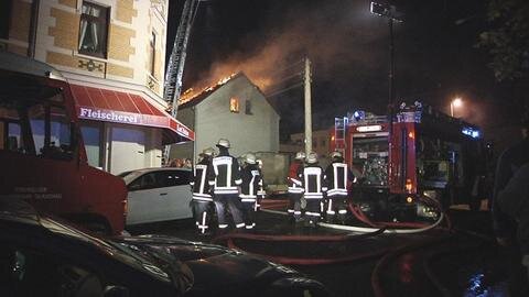 <p>
	Bei der Brandbekämpfung kamen die Freiwilligen Feuerwehren von Glauchau, Bernsdorf und Meerane zum Einsatz.</p>
