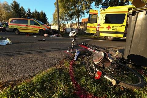 <p>
	Ein Radler ist am Dienstag auf der B 101 in Großvoigtsberg von einem Ford erfasst und schwer verletzt worden.</p>

