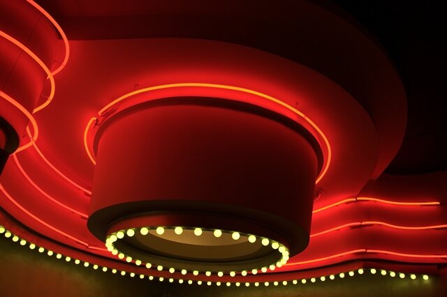 <p>
	Lichtbögen - Deckenkonstruktion im Monte Casino in Johannesburg</p>
