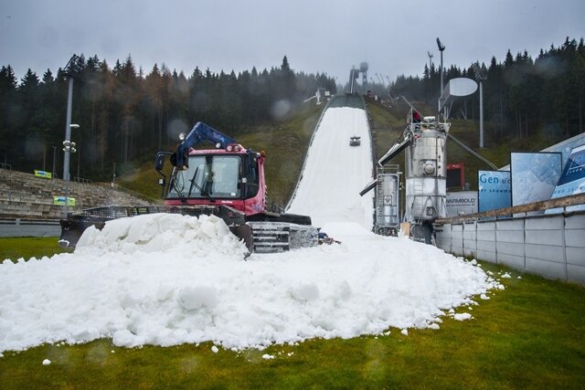<p>
	<span class="Text">Morgen Abend startet das FIS Weltcup- Skispringen in Klingenthal mit einer Eröffnungsparty auf dem Markplatz von Klingenthal.&nbsp;</span></p>
