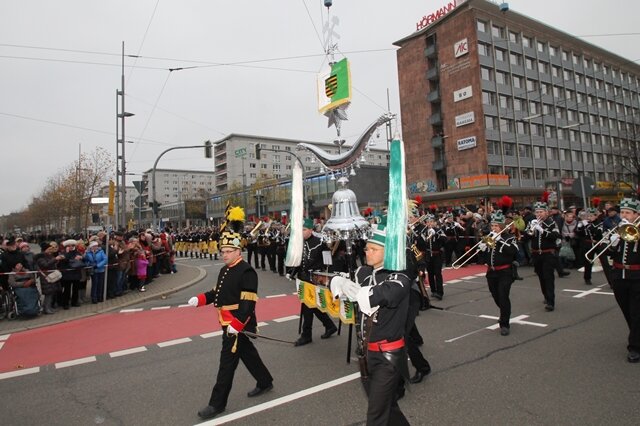 <p>
	Die Bergparade in Chemnitz am Samstag vor dem ersten Advent bildet in jedem Jahr den Auftakt zu einer ganzen Reihe kleinerer und größerer Bergparaden im Erzgebirge.</p>
