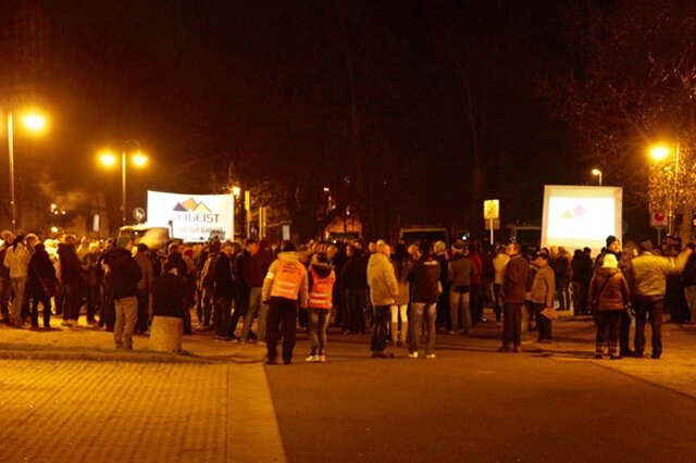 <p>
	Unter den Demonstranten befanden sich auch angereiste Teilnehmer unter anderem aus Bayern.</p>
