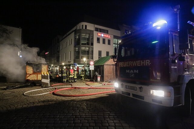 <p>
	Eine Anwohnerin in der Münzgasse bemerkte das Feuer und alarmierte gegen 3.15 Uhr die Feuerwehr.</p>
