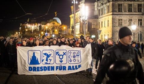 <p>
	An Gegenkundgebungen, zu denen die Bündnisse „Dresden für alle“ und „Dresden Nazifrei“ aufgerufen hatten, beteiligten sich laut Polizei mehr als 5600 Menschen.</p>
