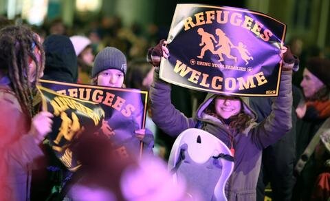 <p>
	<span class="Text">&quot;Refugees welcome&quot; - &quot;Flüchtlinge willkommen&quot; stand auf den Plakaten.</span></p>
