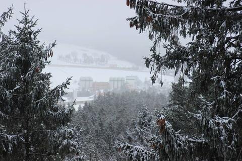 <p>
	&quot;Liebe Grüße vom Steinberg in Rothenkirchen. Im Hintergrund seht ihr die Wernesgrüner Brauerei. Hier schneit es immernoch&quot;, schreibt uns am Freitagnachmittag Stefanie Weber via Facebook. Vielen Dank!</p>
