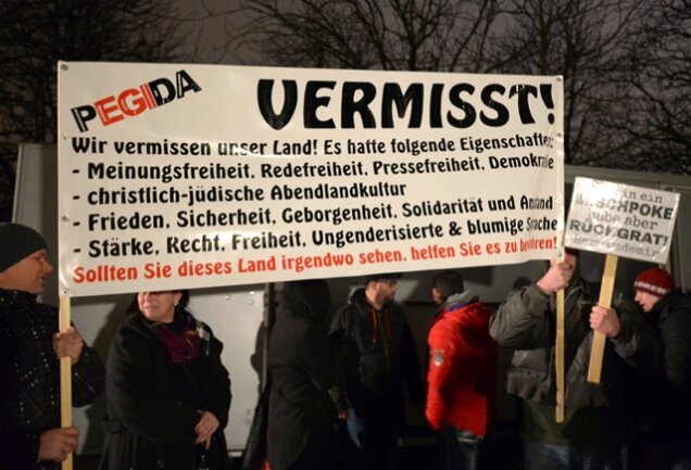 <p>
	Trotz bundesweiter Kritik an Pegida hat das Anti-Islam-Bündnis in Dresden weiter Zulauf. Nach Angaben der Polizei demonstrierten am Montagabend in der sächsischen Landeshauptstadt rund 18.000 Menschen gegen eine angebliche «Überfremdung» des Landes durch Ausländer.</p>
<p>
	&nbsp;</p>
