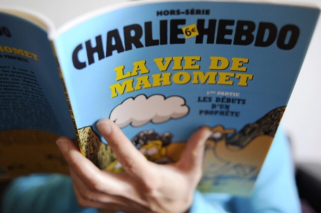<p>
	«Charlie Hebdo» war mehrfach wegen Mohammed-Karikaturen in die Kritik geraten. Bereits im November 2011 waren nach der Veröffentlichung einer «Scharia»-Sonderausgabe mit einem «Chefredakteur Mohammed» die Redaktionsräume in Flammen aufgegangen. Die Internetseite war zudem mehrfach von Hackern angegriffen worden.</p>

