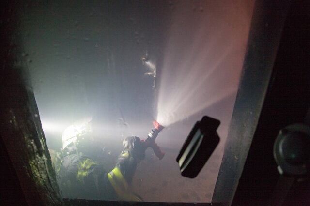 <p>
	Im Container herrschen Temperaturen bis 400 Grad – reale Bedingungen für die Brandbekämpfer. „Für uns Feuerwehrleute ist es wichtig, dass wir unter realen Bedingungen trainieren können. Flammen und Rauch behindern die Sicht.“</p>
