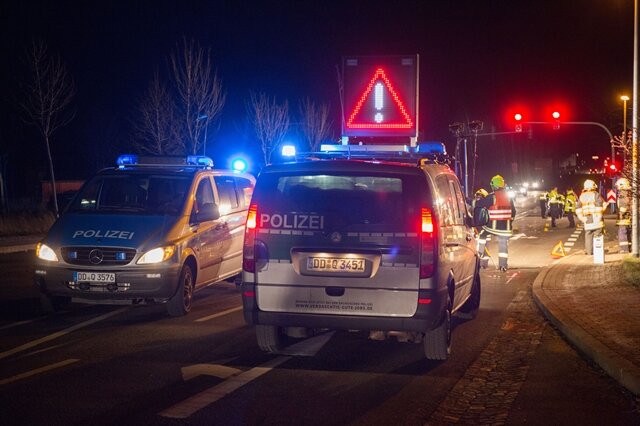 <p>
	An der Kreuzung Morgensonne der Staatsstraße 265 und der Bundesstraße 95 ist am Donnerstag laut Angaben der Polizeidirektion Chemnitz eine Person gestorben.</p>
