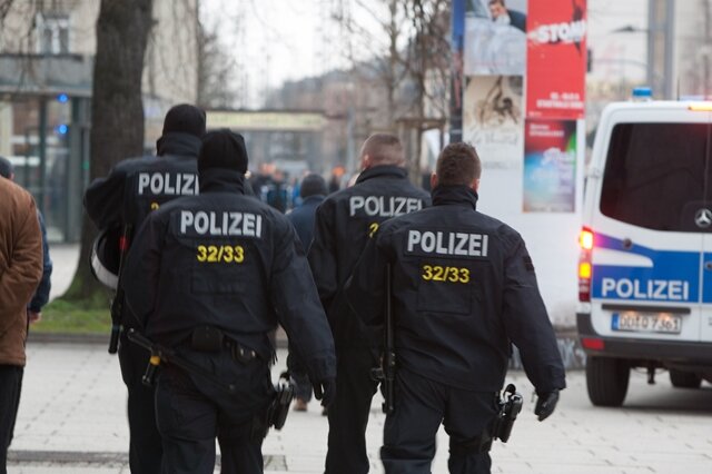 <p>
	Insgesamt waren rund 150 Beamte der Polizeidirektion Chemnitz sowie der Bereitschaftspolizei Sachsen im Einsatz.</p>
