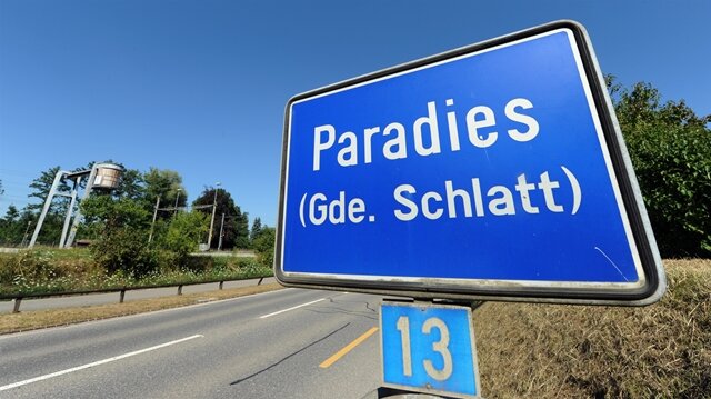 <p>
	In der Schweiz in der Gemeinde Schlatt gibt es einen Ort namens Paradies.</p>
