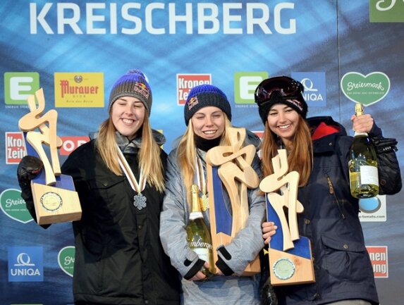 <p>
	Ski-Freestylerin Lisa Zimmermann ist neue Weltmeisterin im Slopestyle. Die 18-Jährige wurde heute bei den Titelkämpfen am Kreischberg ihrer Favoritenrolle gerecht und holte souverän die Goldmedaille. Silber ging an Katie Summerhayes aus Großbritannien, die Slowakin Zuzana Stromkova wurde Dritte.</p>
