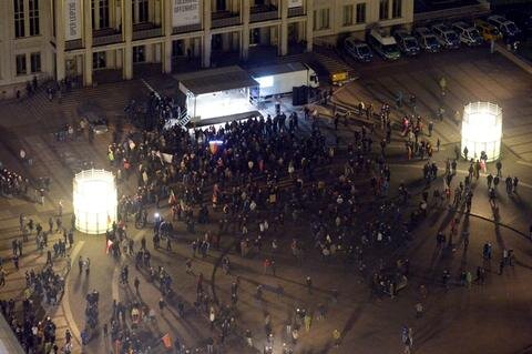 <p>
	Anhänger der Legida hatten Mühe, zum Augustusplatz zu gelangen. Gegendemonstranten blockierten den Zugang.</p>
