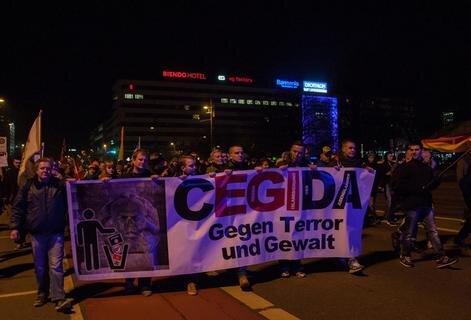 <p>
	Zuletzt noch als Chemnitzer Ableger unterwegs (Cegida), schloss man sich nun mit Unterstützern aus dem Erzgebirge zusammen.</p>
