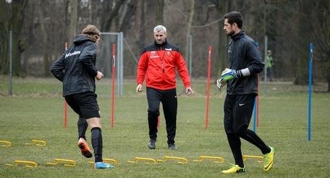 <p>
	Der 42-Jährige hatte Dynamo bereits von 2013 bis zum Sommer 2014 als Co-Trainer unter Olaf Janßen betreut und den Verein nach dem Abstieg aus der zweiten Liga verlassen.</p>
