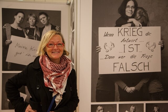 <p>
	In der Galerie Roter Turm in Chemnitz ist bis zum 8. März eine Ausstellung von Karla Mohr zur Fotoaktion &quot;Kein Krieg in meinem Namen&quot; zu sehen.</p>
