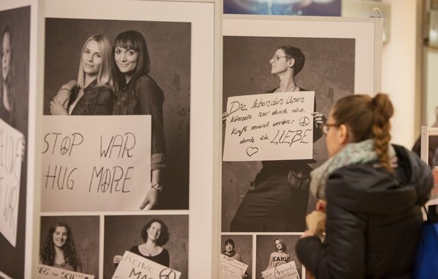 <p>
	Die Fotografin Karla Mohr beteiligt sich mit der Fotoaktion an den Aktivitäten zum Chemnitzer Friedenstag am 5. März.</p>
