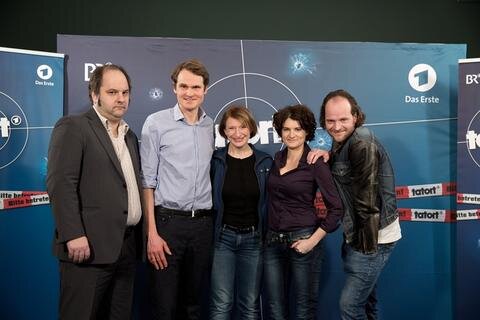 <p>
	<span class="Text">Das ist das neue Team: Die Schauspieler Matthias Egersdörfer (von links), Fabian Hinrichs, Dagmar Manzel, Eli Wasserscheid und Andreas Leopold Schadt.</span></p>
