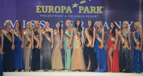 <p>
	Die 24 „Miss Germany“-Finalistinnen im Alter von 17 bis 28 Jahren hatten sich im Abendkleid sowie im Badeanzug präsentiert.&nbsp;</p>
