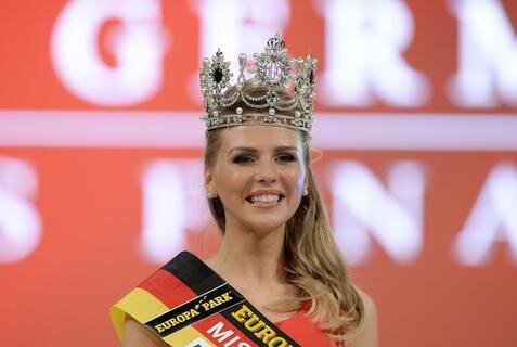 <p>
	In ihrem Job in einer Arztpraxis macht sie erst einmal Pause: Als „Miss Germany 2015“ darf sich die medizinische Fachangestellte Olga Hoffmann aus Münster ein Jahr lang Schönheitskönigin nennen.</p>
