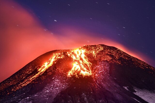 <p>
	Der Vulkan Villarrica im Süden Chiles ist am Dienstagmorgen (Ortszeit) ausgebrochen.</p>
