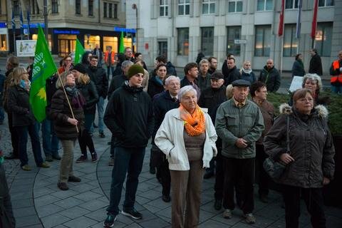 <p>
	Ein Bündnis aus Deutschem Gewerkschaftsbund Erzgebirge, Linkspartei, den Grünen und weiteren Gruppen hatte zur Gegendemonstration aufgerufen.</p>
