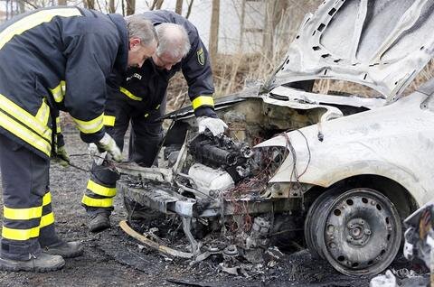 <p>
	Vier Autos haben in Niederwürschnitz auf einem Firmengelände gebrannt.</p>
