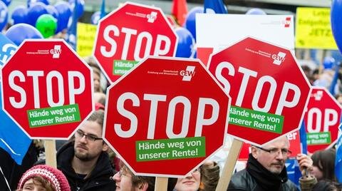 <p>
	Sachsenweit beteiligten sich nach Angaben von Gewerkschaften und Verbänden rund 15 000 Beschäftigte im öffentlichen Dienst.</p>
