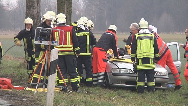 <p>
	Ein schwerer Unfall hat sich am Samstagmittag auf der Crossener Straße in Zwickau ereignet.</p>
