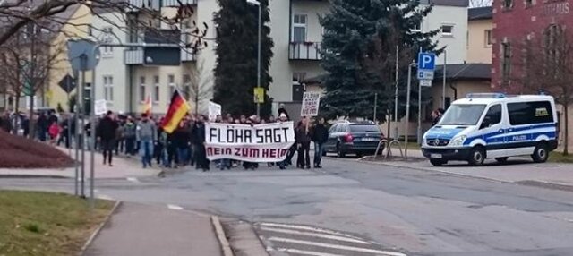 <p>
	Laut Polizeisprecher Frank Fischer waren in Flöha 110 Einsatzkräfte der Bereitschaftspolizei und der Polizeidirektion Chemnitz vor Ort.</p>
