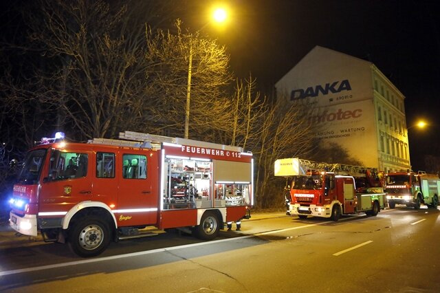 <p>
	Durch den schnellen Einsatz der Chemnitzer Berufsfeuerwehr und der Freiwilligen Feuerwehr Altchemnitz wurde das Feuer gelöscht und größerer Schaden verhindert.</p>
