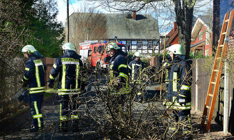 <p>
	Die Feuerwehr Mittweida war im Einsatz am Auensteig. Dort war ein Baum in die Telefonleitung gestürzt.</p>
