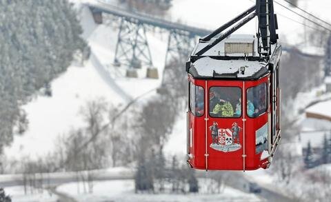 <p>
	Für das Skigebiet auf dem Fichtelberg war der Ostersamstag der 102. Schneetag in der - eigentlich schon beendeten - Wintersportsaison. Am Montag ist dann endgültig Schluss mit der Saison, so Lötzsch.</p>
