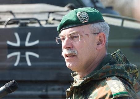 <p>
	Davon überzeugte sich auch <span class="Text">Bundeswehr-Generalleutnant Jörg Vollmer.&nbsp;</span></p>
