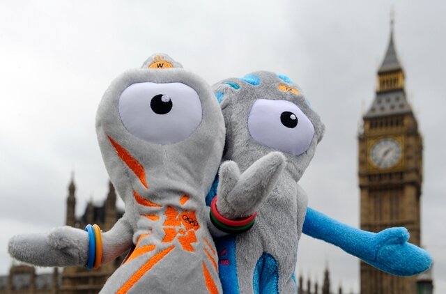 <p>
	Wenlock und Mandeville: So hießen die einäugigen Maskottchen für die Olympischen Spiele 2012 in London. Es handelte sich um stahlfarbene Tropfen. Benannt waren Wenlock (Olympia) und Mandeville (Paralympics) nach britischen Örtchen.</p>
