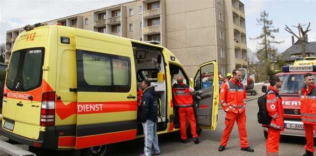 <p>
	Bei einem Brand in einer Chemnitzer Asylbewerberunterkunft sind am Samstagnachmittag sechs Menschen verletzt worden.</p>
