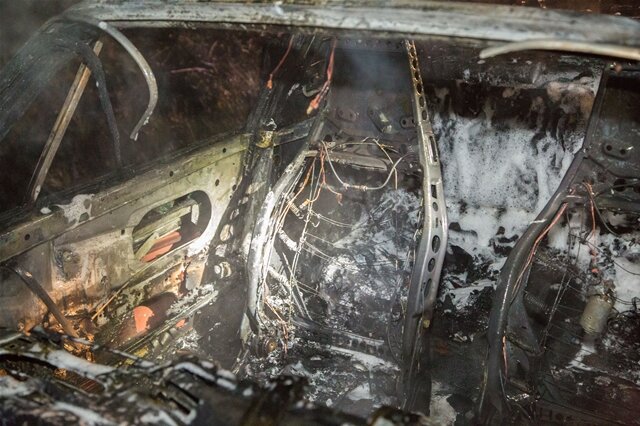 <p>
	... jedoch nicht verhindern, dass der Innenraum des Fahrzeugs komplett ausbrannte.</p>

