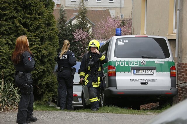 <p>
	Im Zuge eines Betrugsverfahens haben mehrere Polizisten am Mittwochvormittag ein Haus an der Annaberger Straße in Chemnitz durchsucht.&nbsp;</p>
