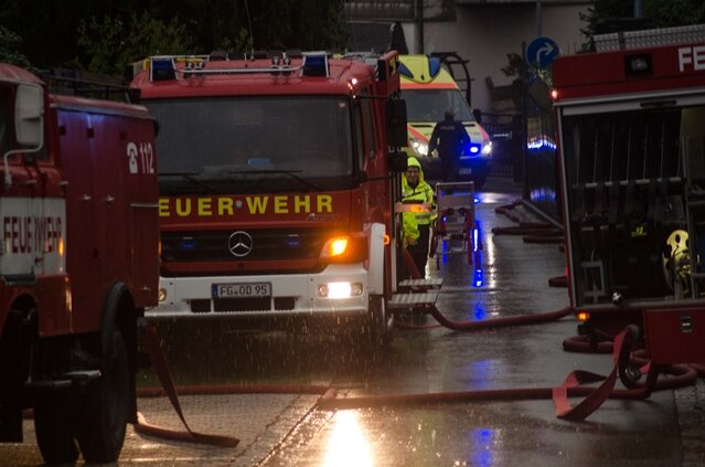 <p>
	Nach einem Blitzeinschlag in Brand-Erbisdorf wurden die Feuerwehren von Brand-Erbisdorf, St. Michaelis, Langenau und Gränitz zu einem Dachstuhlbrand gerufen.</p>
