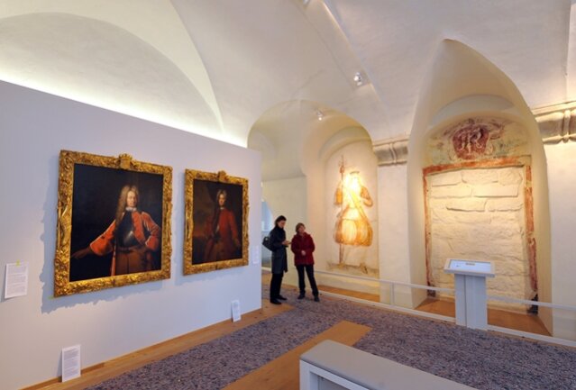 <p>
	Die neue Ausstellung umfasst auch Bilder von sächsischen Kurfürsten und Königen.</p>
