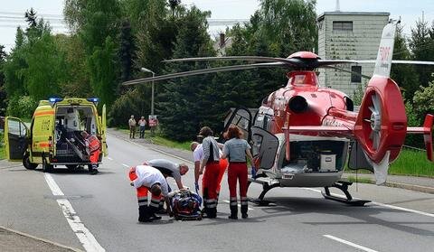 <p>
	Mit einem Rettungshubschrauber ist heute Nachmittag eine 62-Jährige nach einem Unfall auf der Bundesstraße 169 im Hainichener Ortsteil Gersdorf in ein Krankenhaus geflogen worden.</p>
